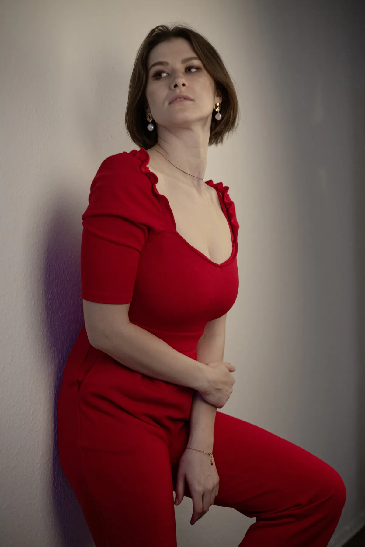 Eine Frau in Rot