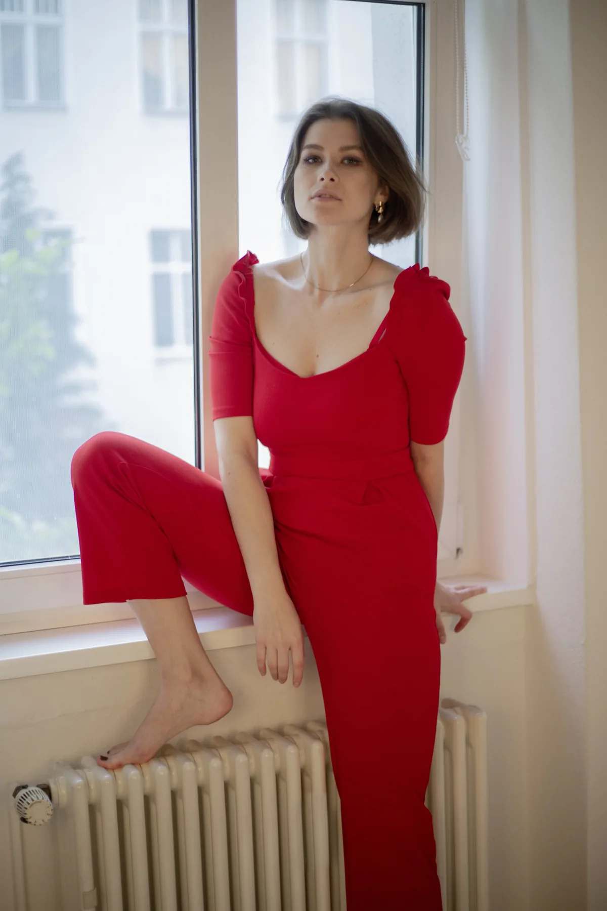 Eine Frau in Rot